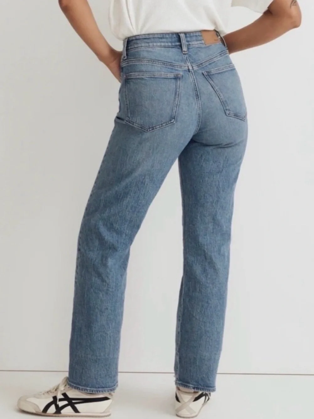 Madewell Curvy 90s Straight Leg Jeans in Light Blue Denim - Picture 3 of 12